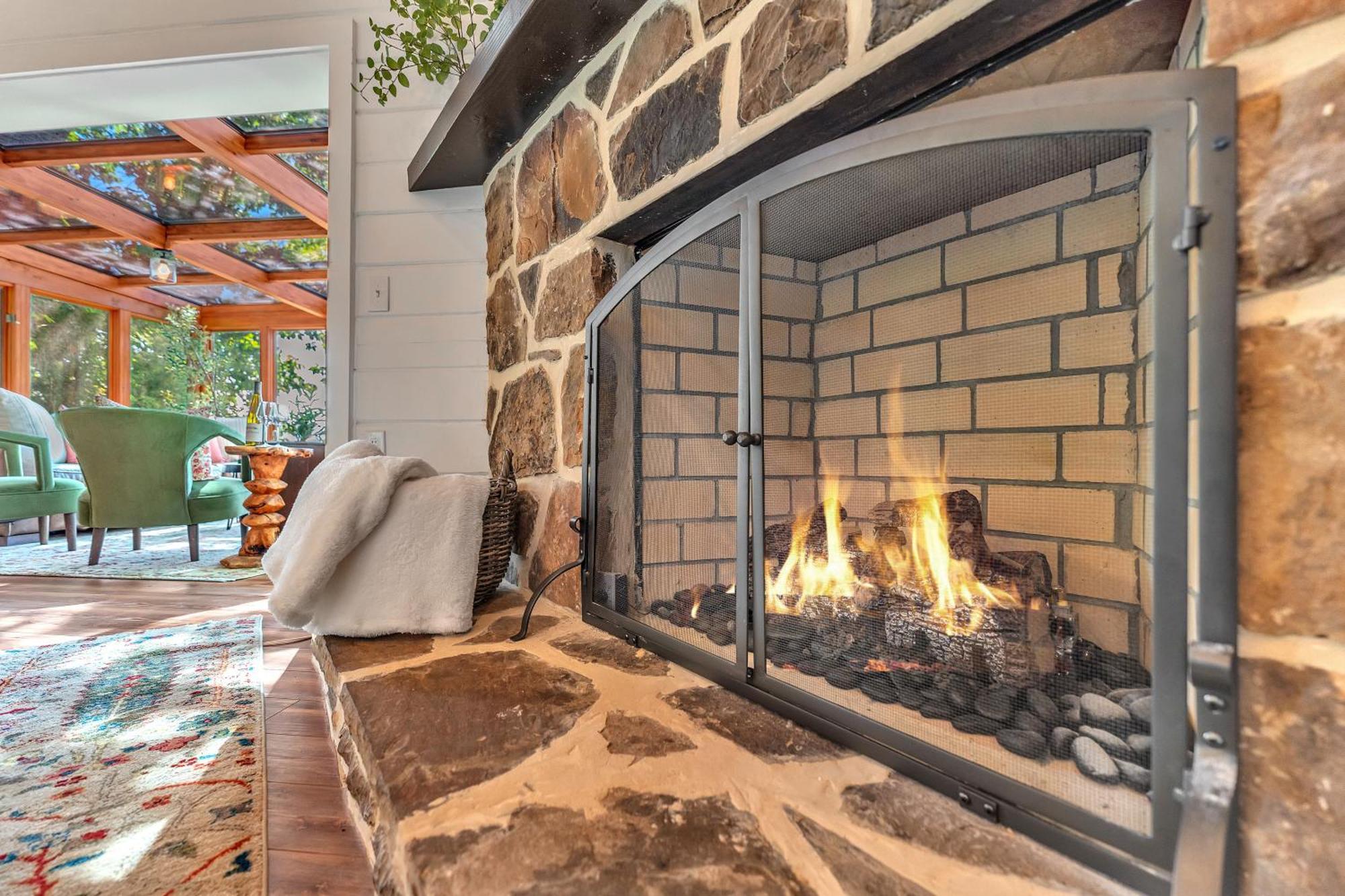 Family Chalet With Sauna, Hottub, Heavenly Views! Mins To Downtown! Гатлинбург Экстерьер фото
