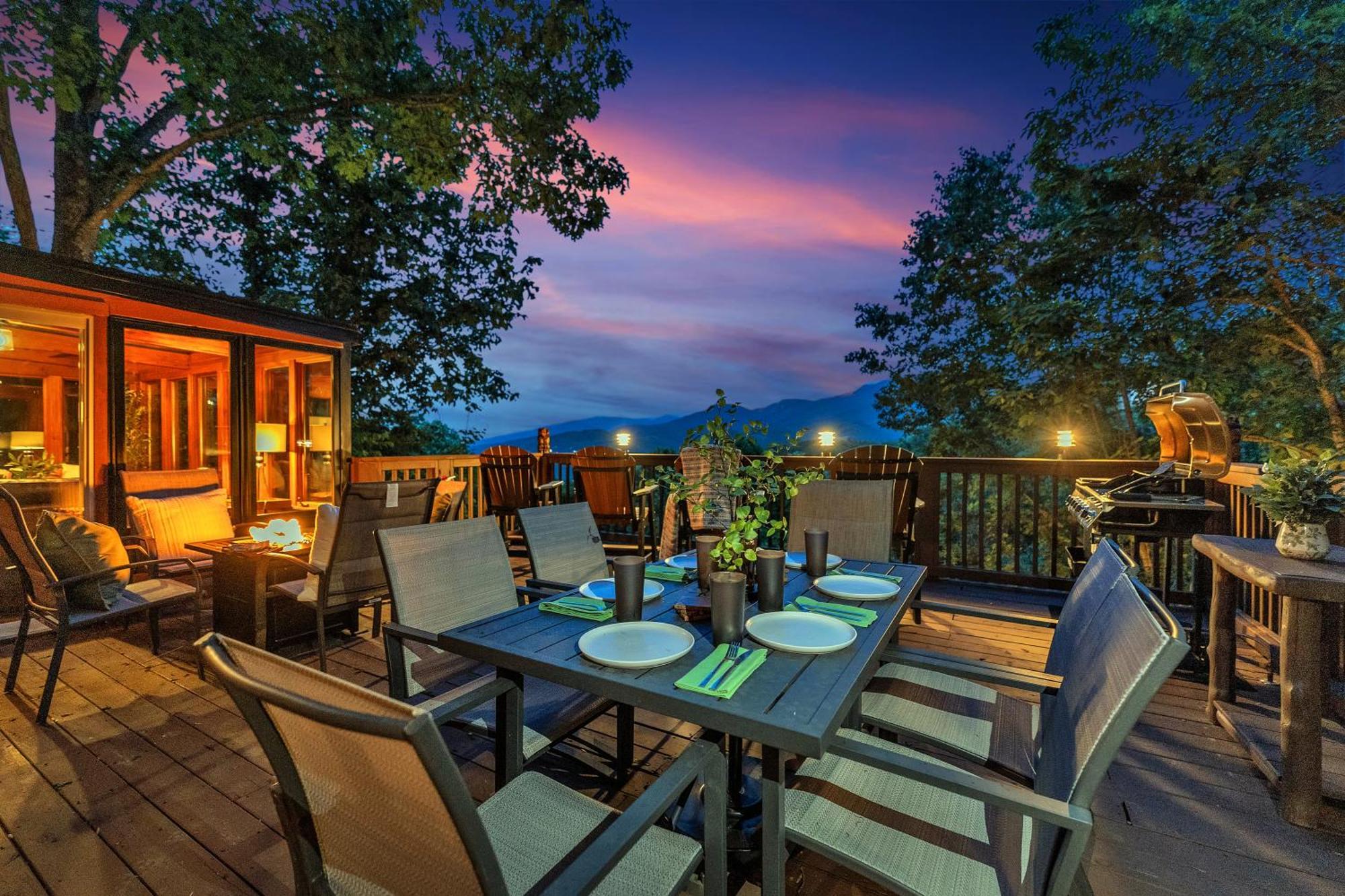 Family Chalet With Sauna, Hottub, Heavenly Views! Mins To Downtown! Гатлинбург Экстерьер фото
