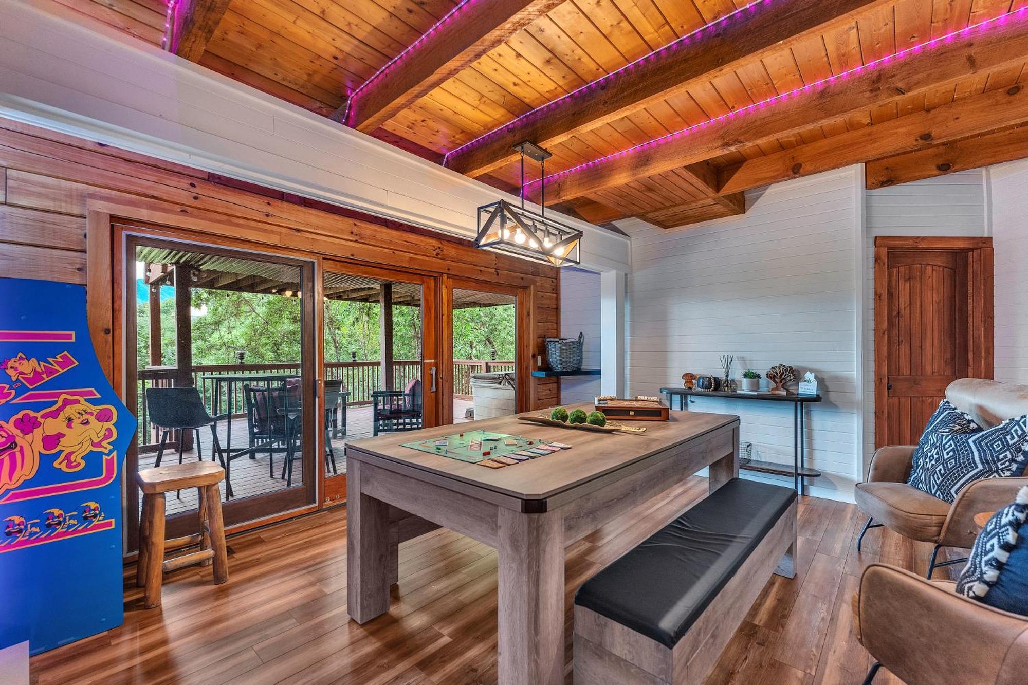Family Chalet With Sauna, Hottub, Heavenly Views! Mins To Downtown! Гатлинбург Экстерьер фото