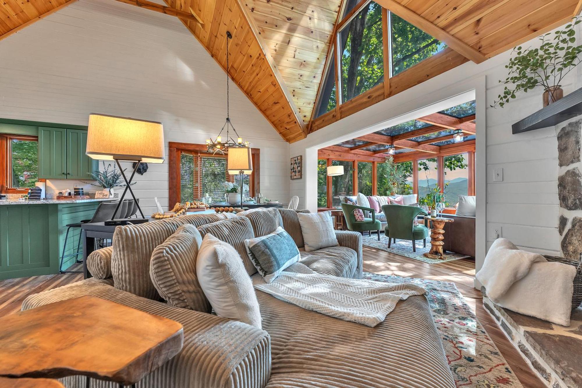 Family Chalet With Sauna, Hottub, Heavenly Views! Mins To Downtown! Гатлинбург Экстерьер фото