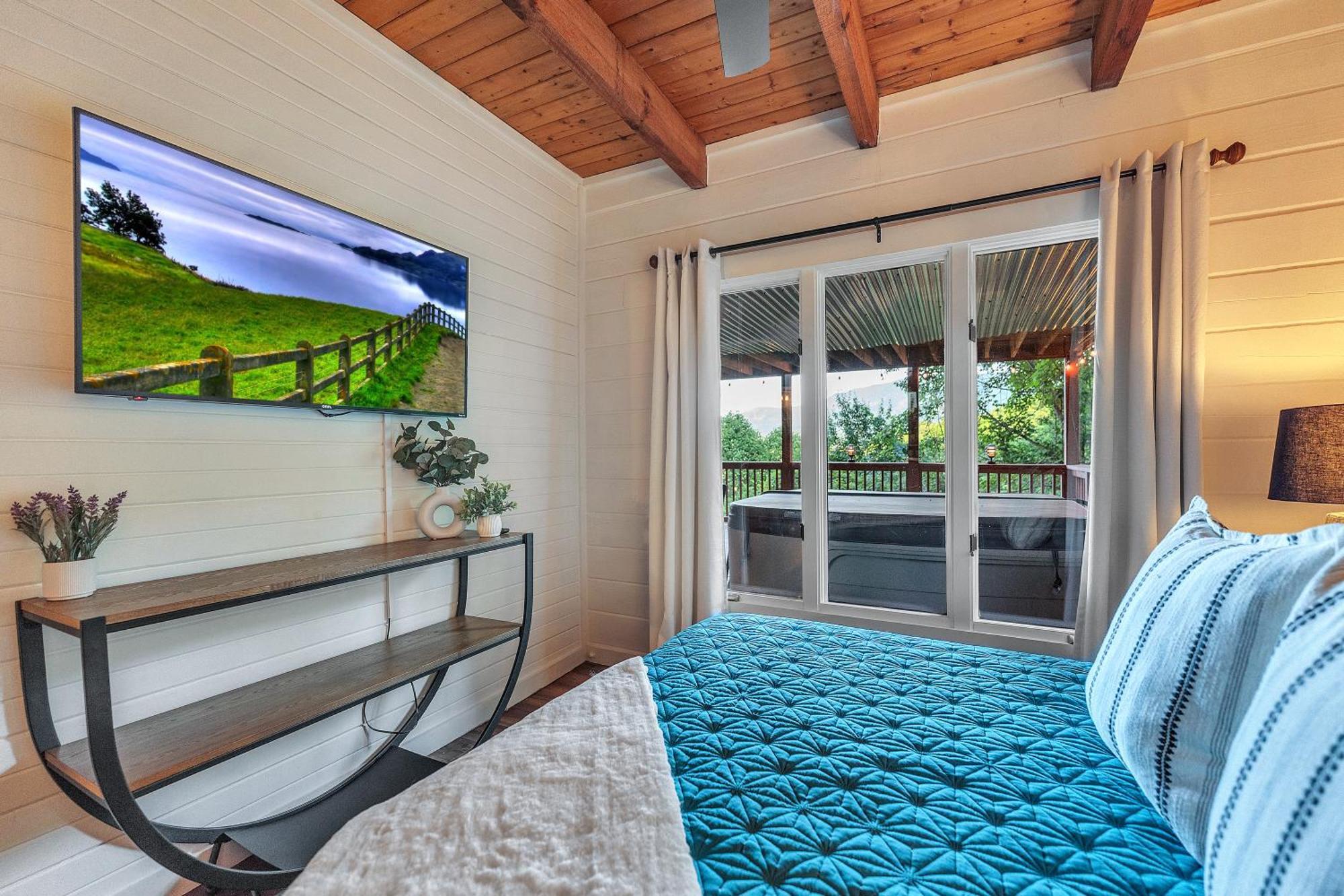 Family Chalet With Sauna, Hottub, Heavenly Views! Mins To Downtown! Гатлинбург Экстерьер фото