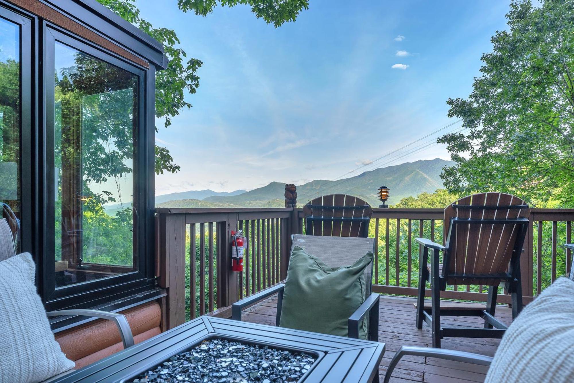 Family Chalet With Sauna, Hottub, Heavenly Views! Mins To Downtown! Гатлинбург Экстерьер фото